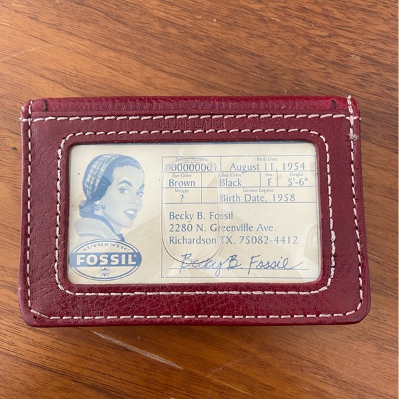 Fossil Wallet Red. Never used! - Picture 5 of 5